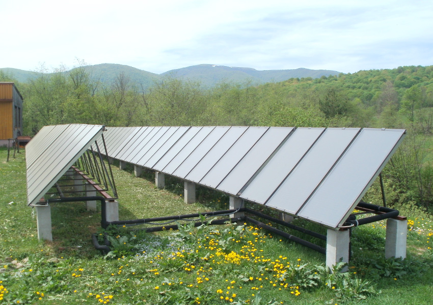 Duża instalacja solarna w górach