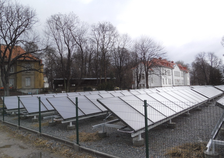 Duża instalacja solarna w szpitalu miejskim