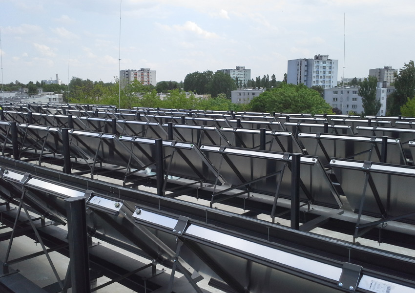 Instalacja solarna na budynku uniwersytetu