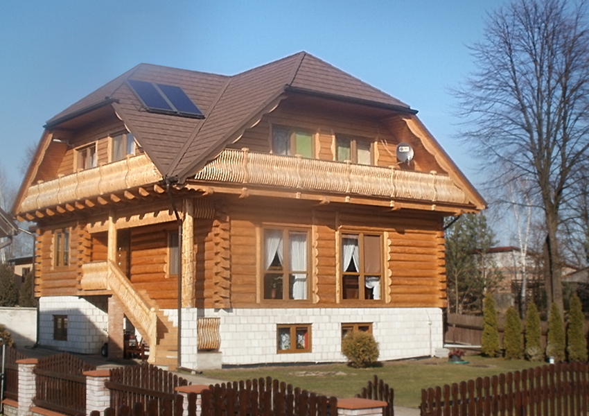 Instalacja solarna w domu z drewna