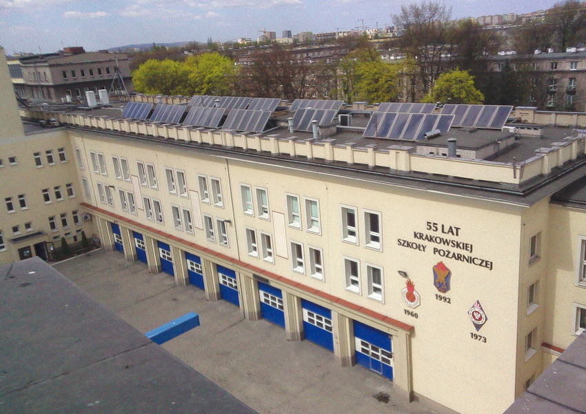 Solary płaskie Hewalex w budynku szkoły